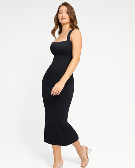 Vestito modellante con scollo quadrato