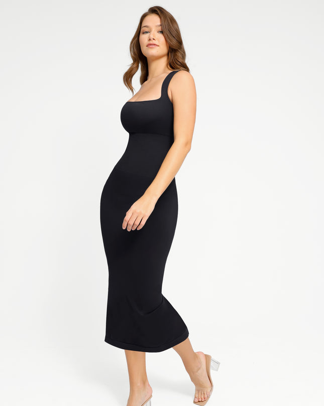 Vestito modellante con scollo quadrato